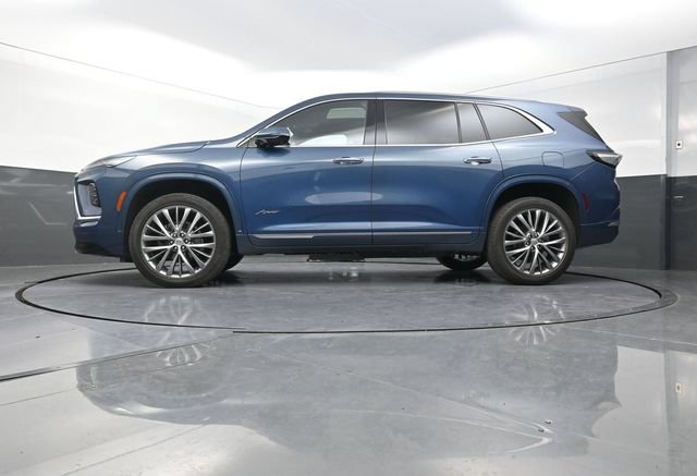 Used 2025 Buick Enclave Avenir AWD/4WD image 35