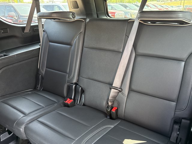 Used 2025 Chevrolet Suburban Premier AWD/4WD image 6
