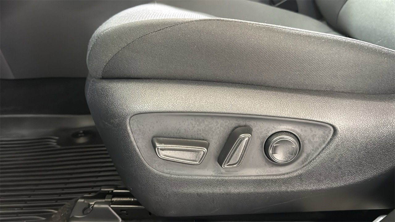 Used 2025 Toyota RAV4 XLE image 14