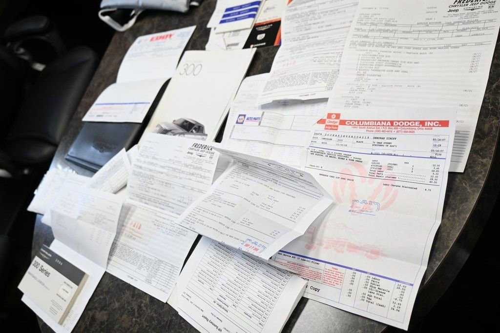 Used 2006 Chrysler 300 C w/ Sound Group II image 37