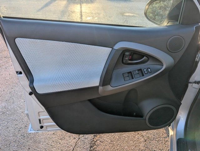 Used 2014 Toyota RAV4 EV image 9