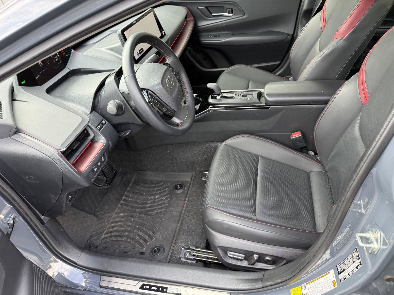 Used 2025 Toyota Prius Plug-In Hybrid FWD image 10