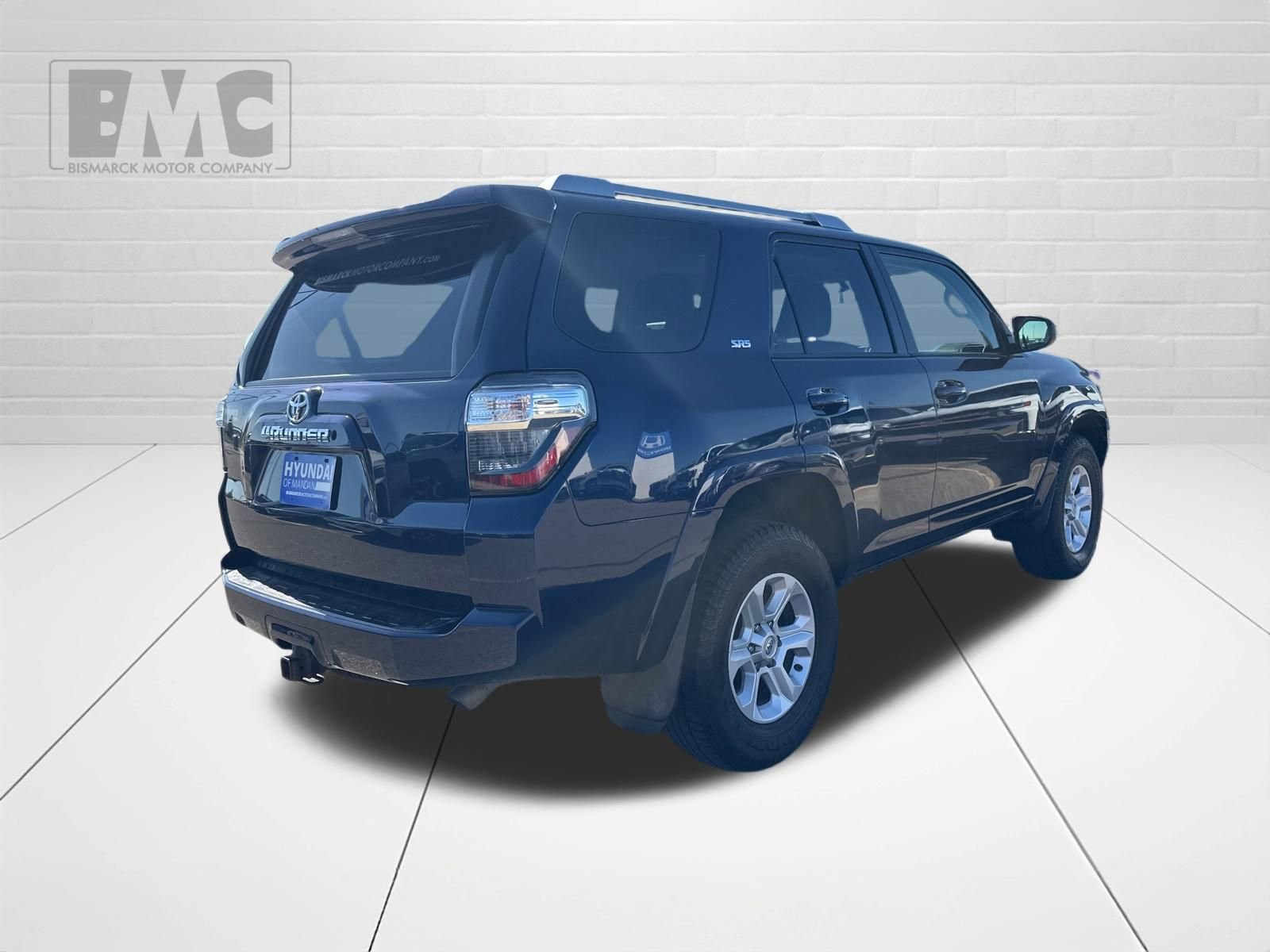 Used 2016 Toyota 4Runner SR5 AWD/4WD image 3