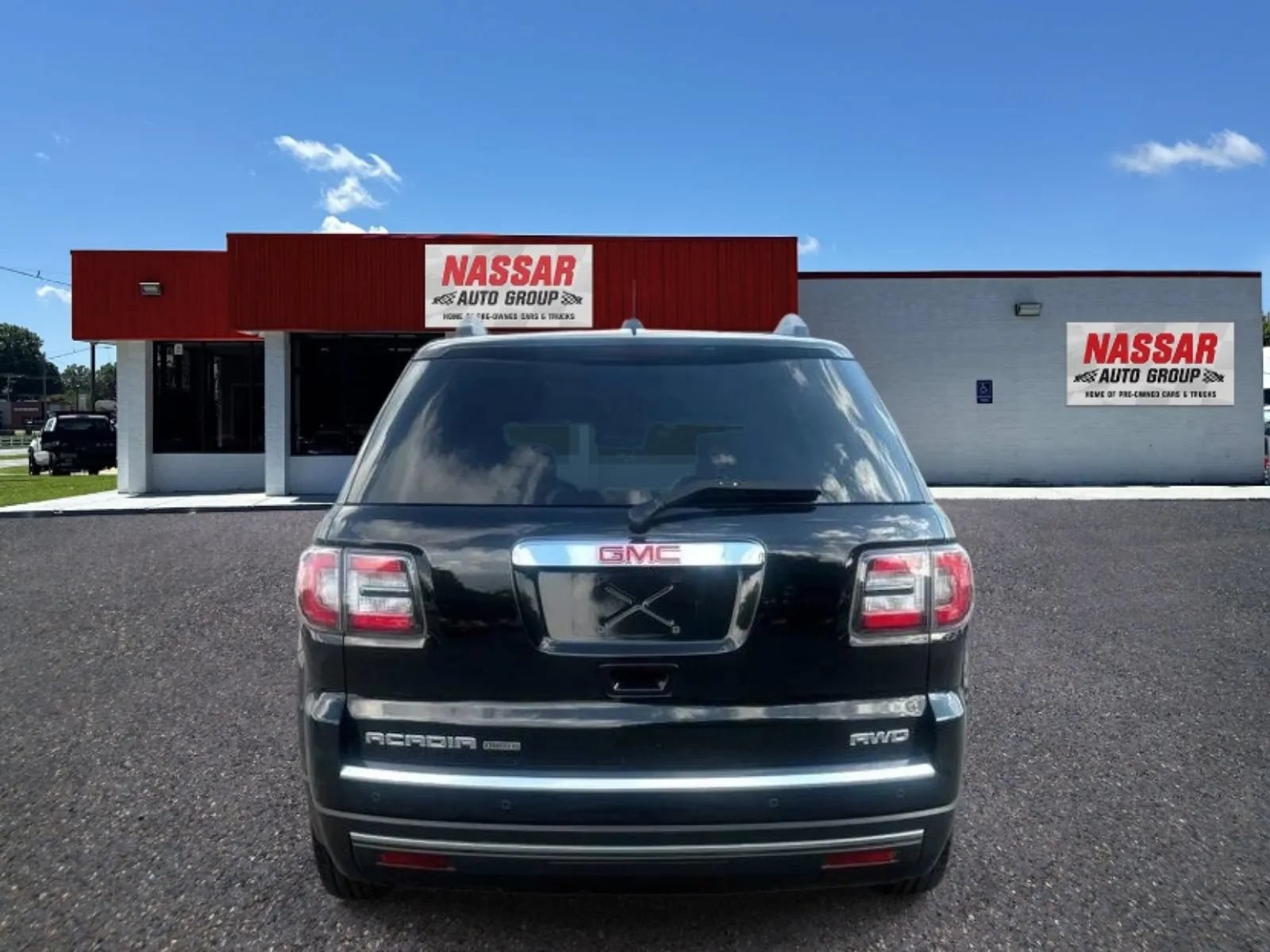 Used 2017 GMC Acadia Limited SLT AWD/4WD image 4