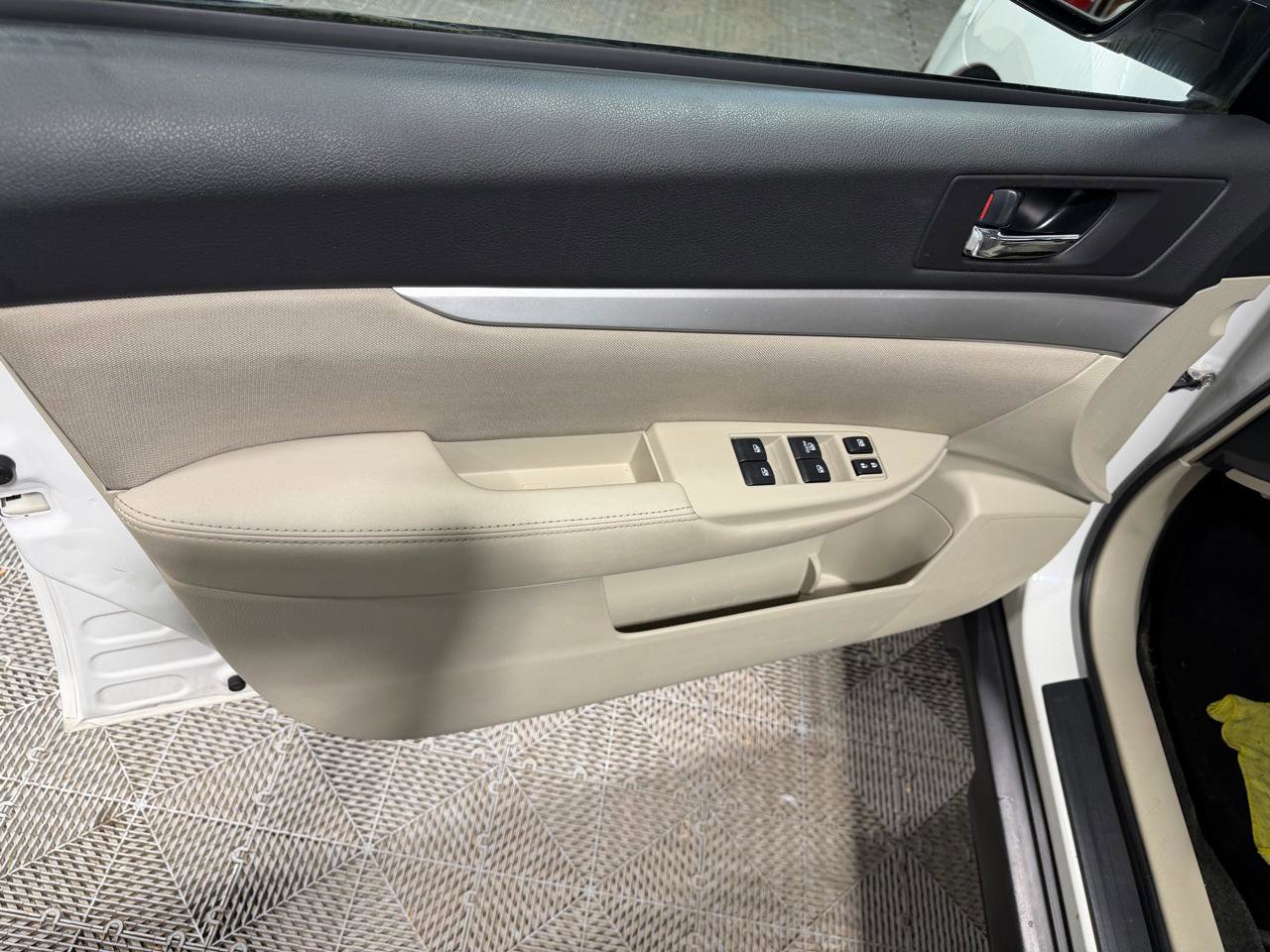Used 2014 Subaru Outback 2.5i Premium AWD/4WD image 25