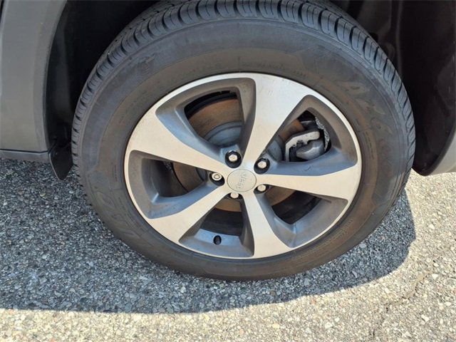 Used 2022 Jeep Cherokee Limited image 14
