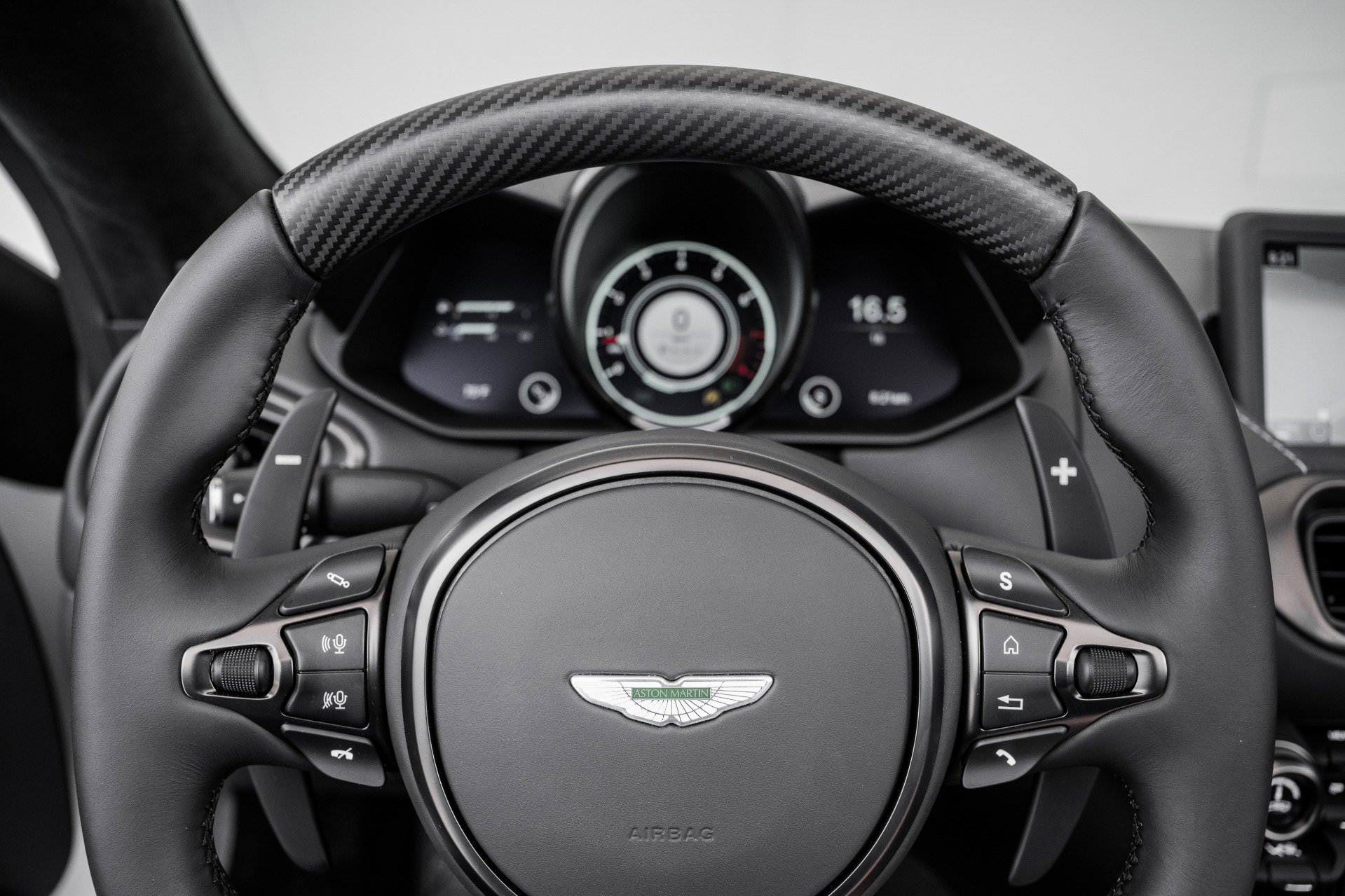 Used 2023 Aston Martin V8 Vantage Roadster image 11