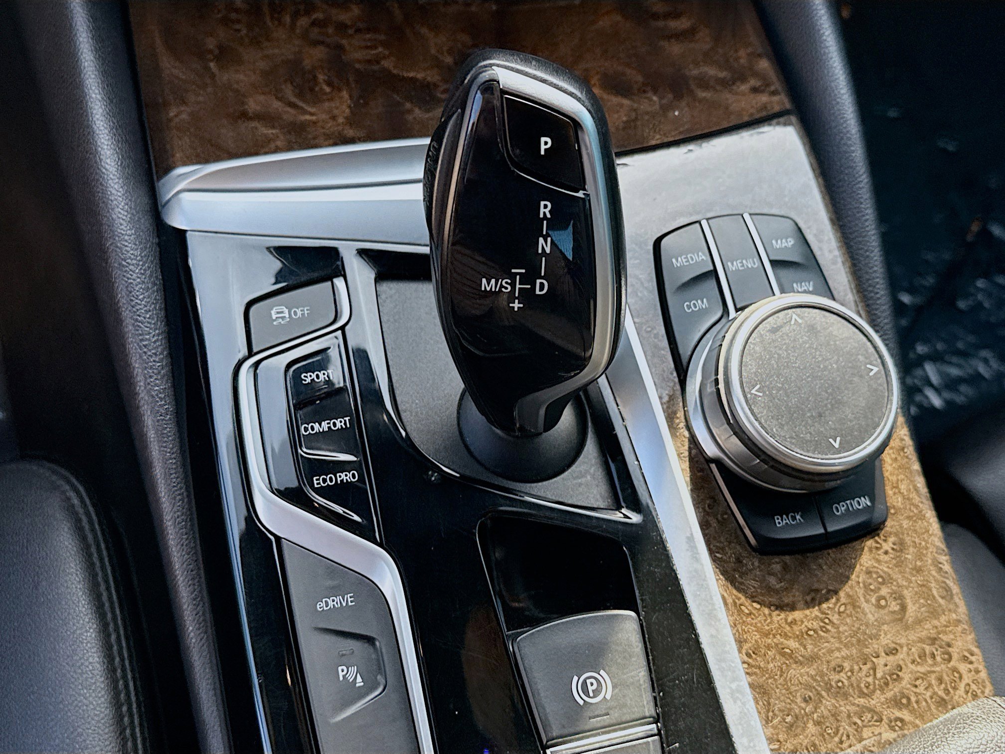 Used 2019 BMW 530e w/ Convenience Package RWD image 14