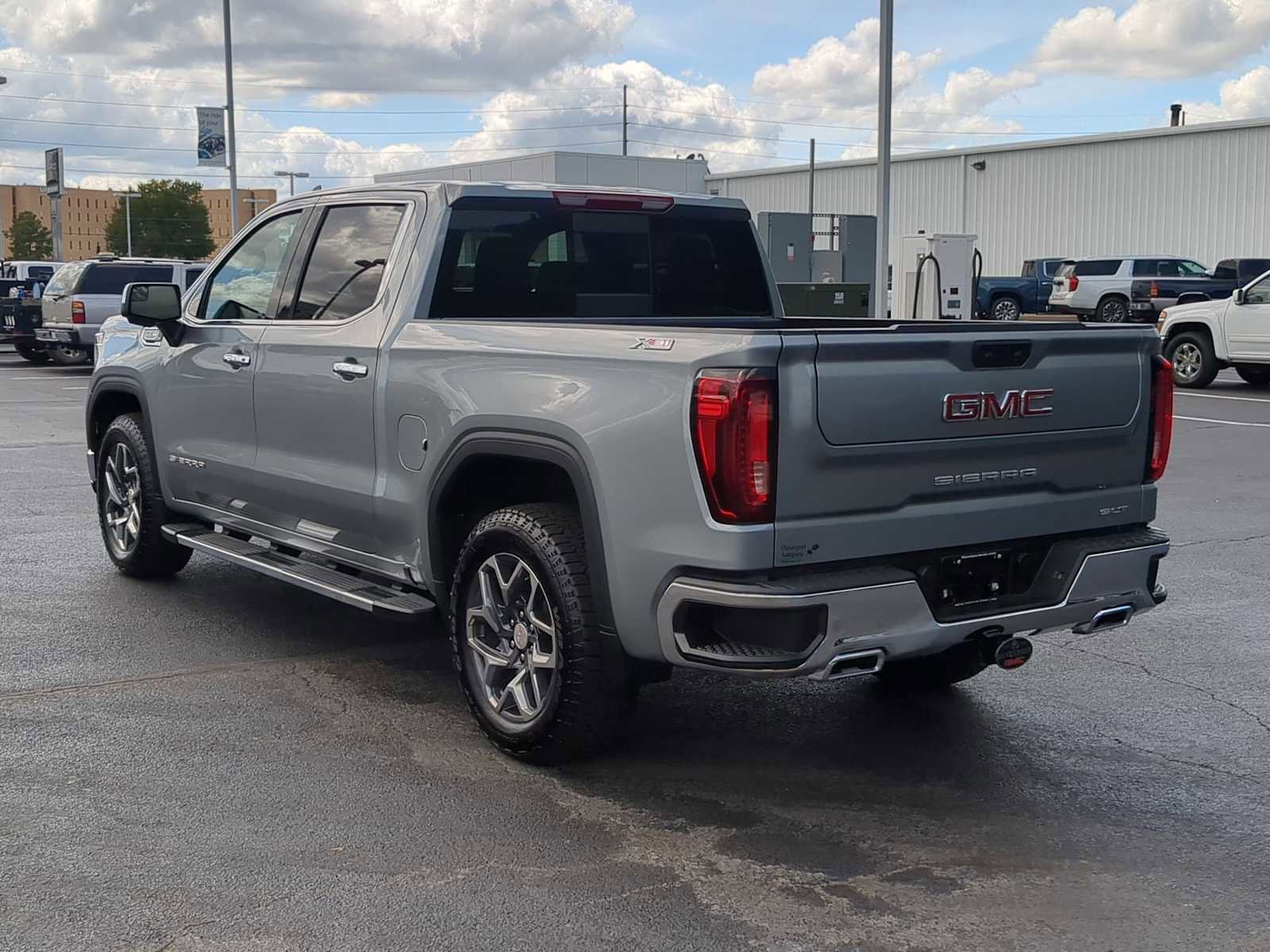 Used 2025 GMC Sierra 1500 SLT w/ SLT Premium Package image 6