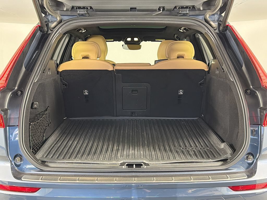 Used 2023 Volvo XC60 B5 Ultimate w/ Protection Package Premier FWD image 28
