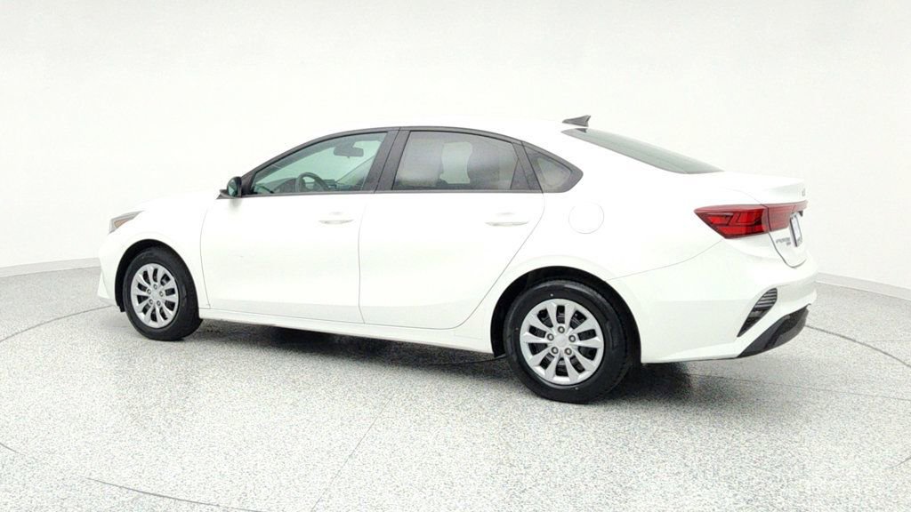 Used 2023 Kia Forte LX image 7