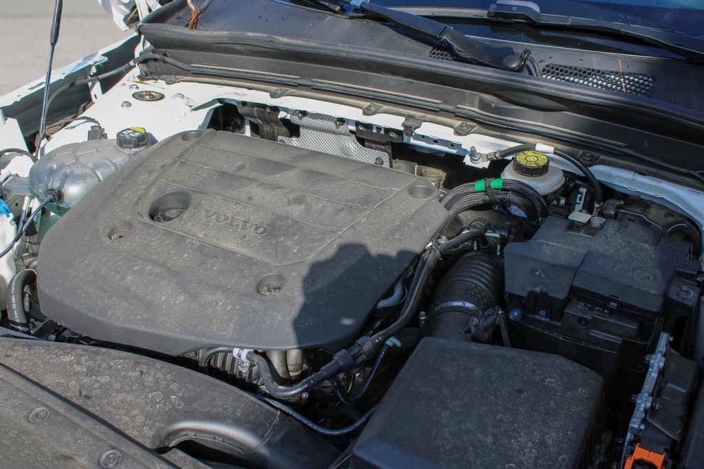 Certified 2025 Volvo XC40 B5 Plus AWD/4WD image 45