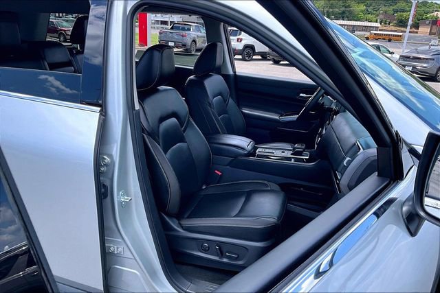 Certified 2025 Nissan Pathfinder SL FWD image 26