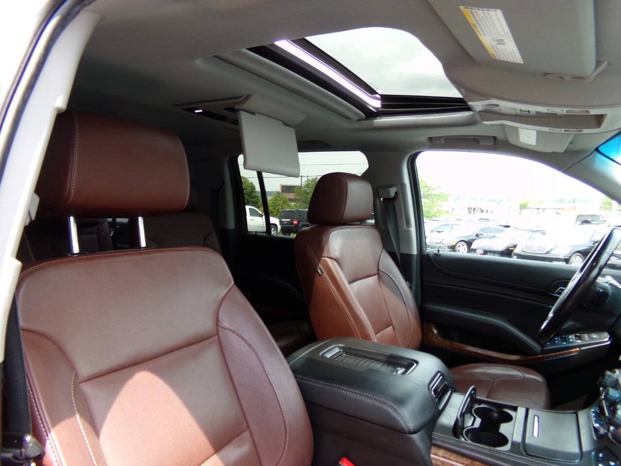 Used 2019 Chevrolet Suburban Premier w/ Premier Plus Edition AWD/4WD image 38
