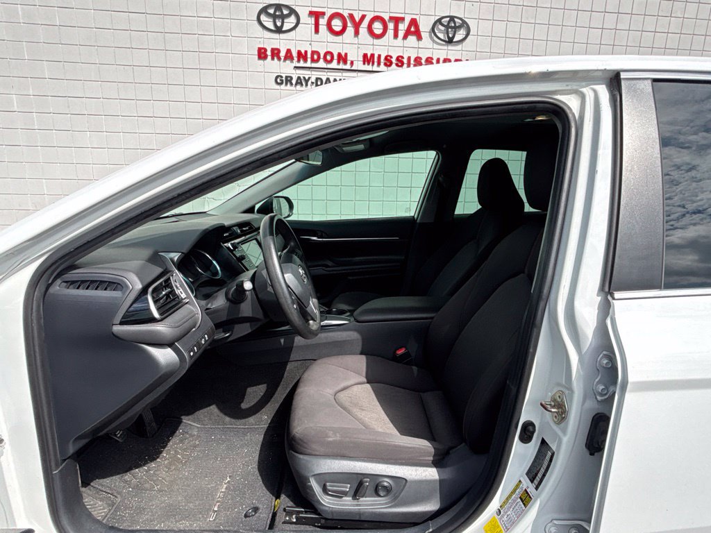 Used 2020 Toyota Camry LE FWD image 3