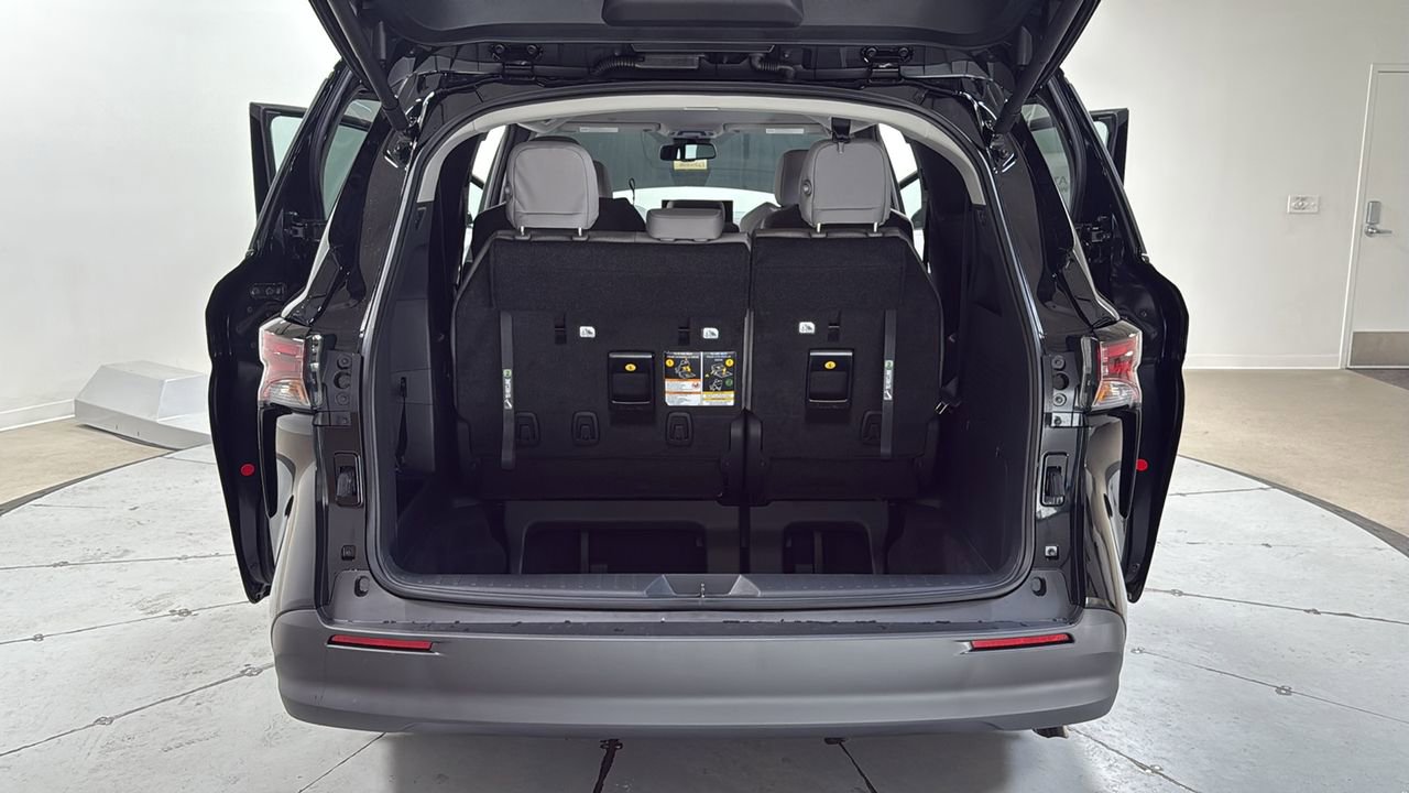 New 2026 Toyota Sienna LE image 16