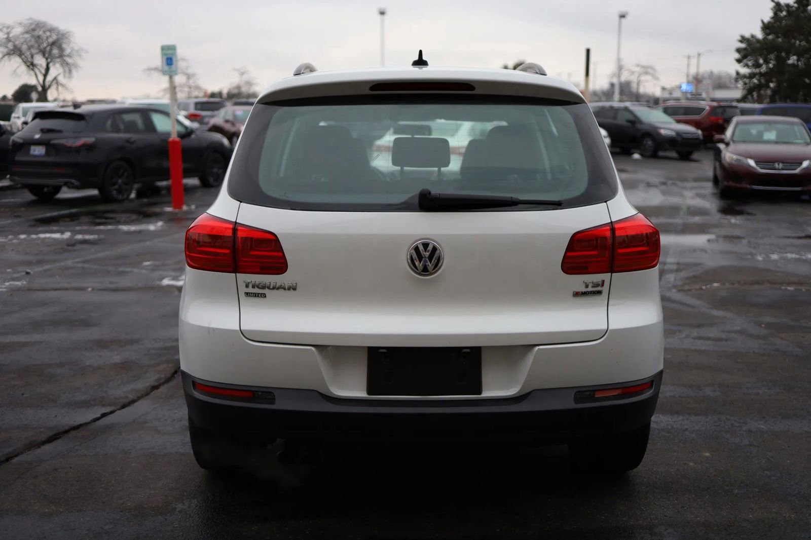 Used 2017 Volkswagen Tiguan S image 6
