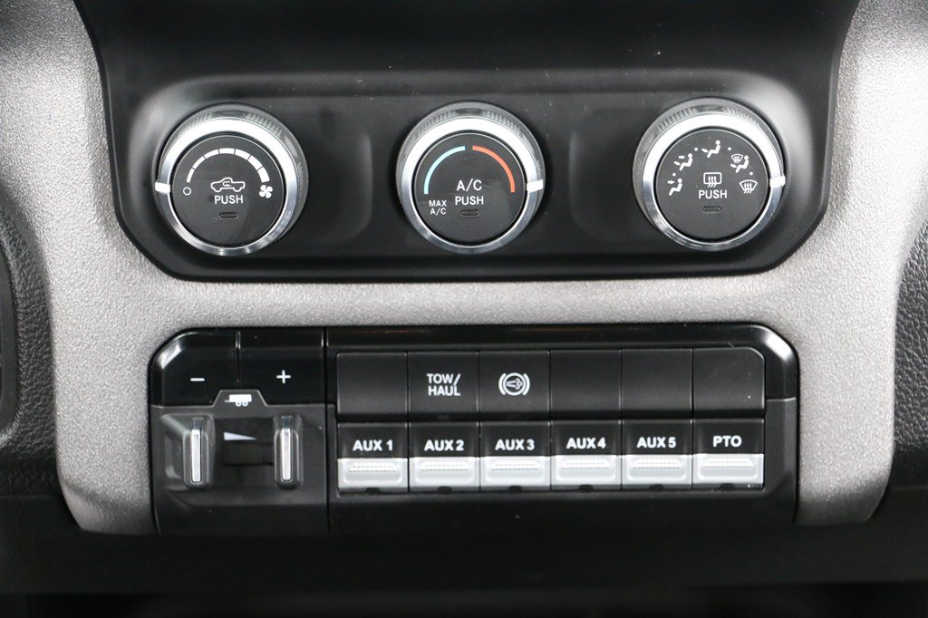 Used 2024 RAM 3500 Tradesman w/ Chrome Appearance Group AWD/4WD image 16