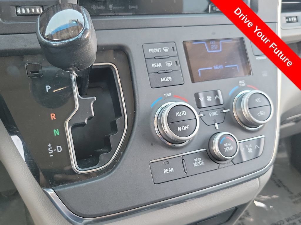 Used 2017 Toyota Sienna XLE w/ XLE Navigation Package FWD image 13