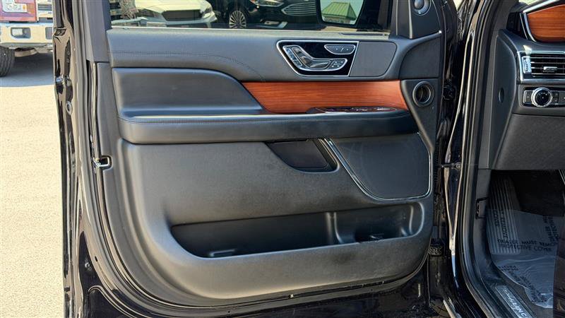 Used 2020 Lincoln Navigator Reserve AWD/4WD image 20