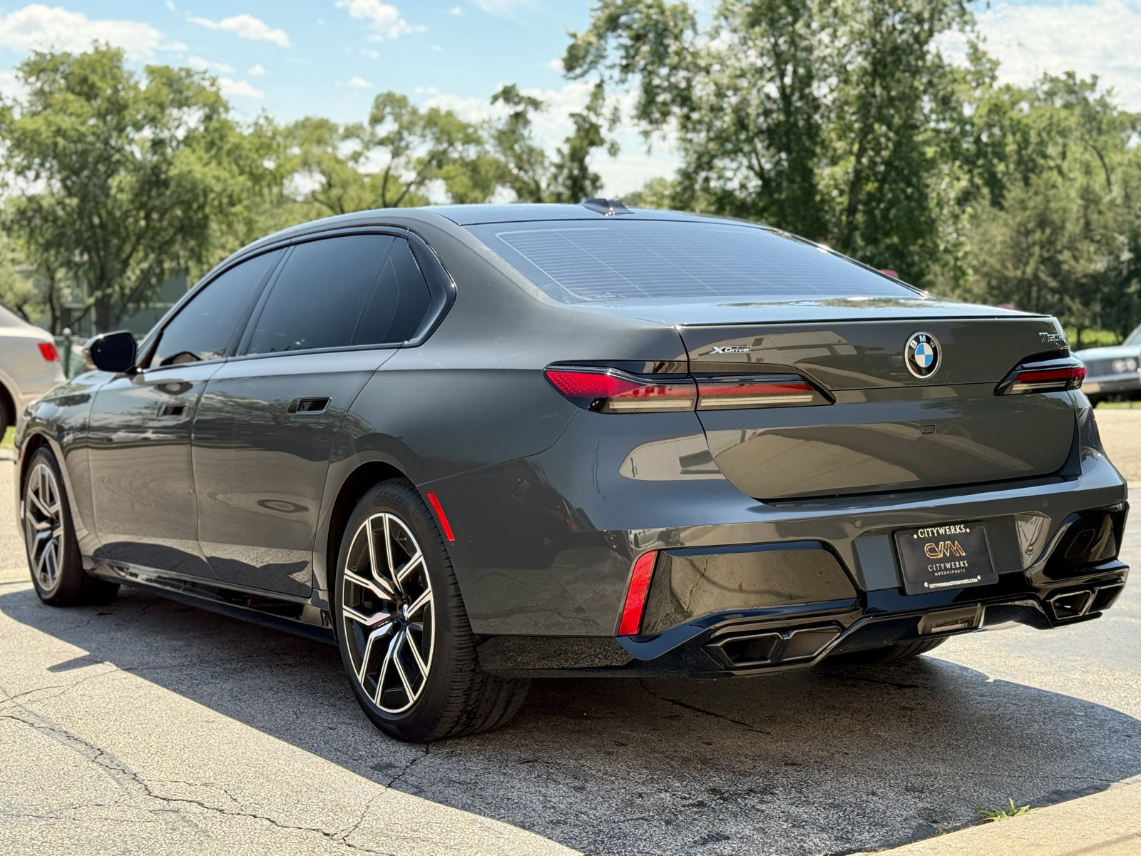 Used 2023 BMW 760i xDrive w/ Executive Package AWD/4WD image 7