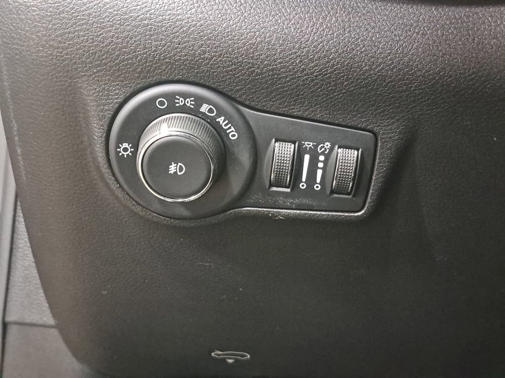 Certified 2023 Jeep Compass Latitude image 24