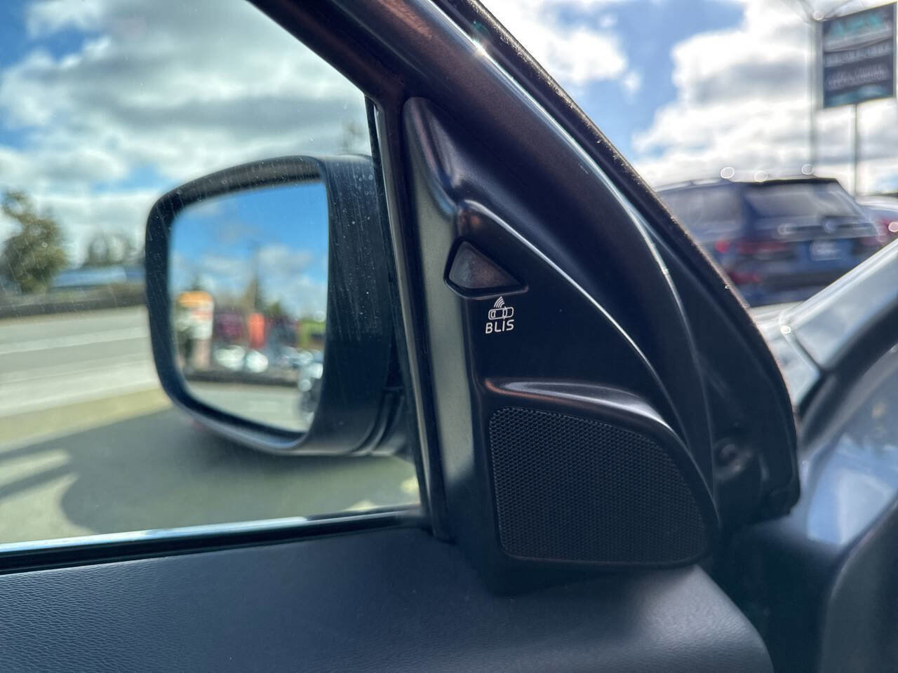 Used 2017 Volvo XC60 T5 Dynamic w/ Preferred Option Package image 31