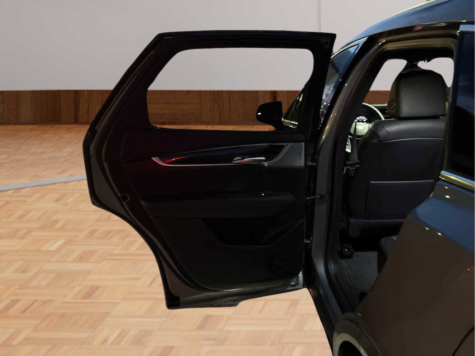 Used 2025 Cadillac XT5 Premium Luxury image 11