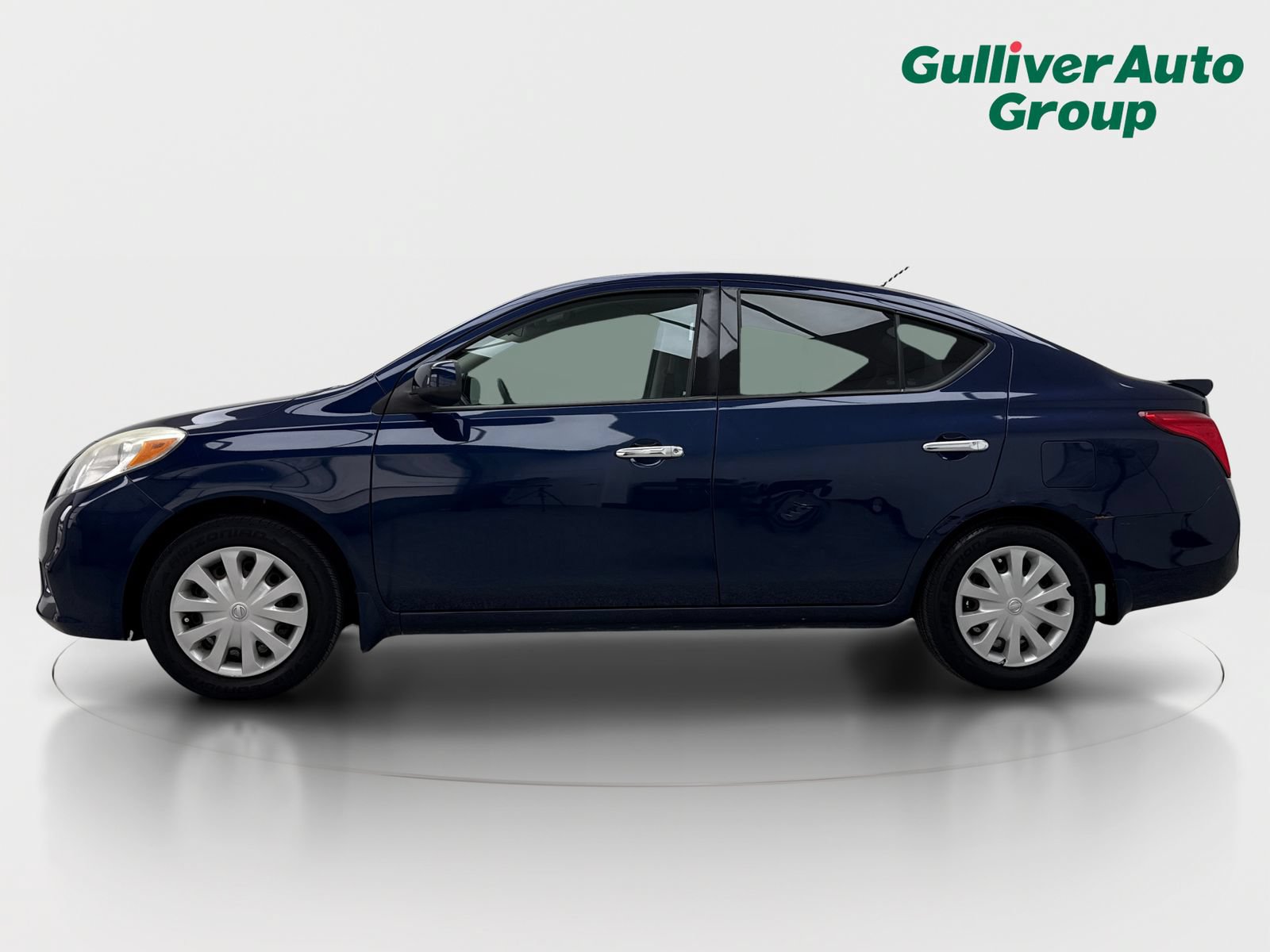 Used 2014 Nissan Versa SV FWD image 3
