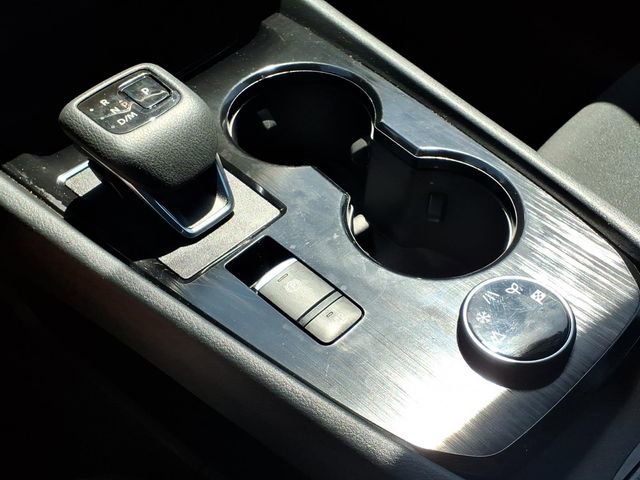 Used 2024 Nissan Rogue S AWD/4WD image 9
