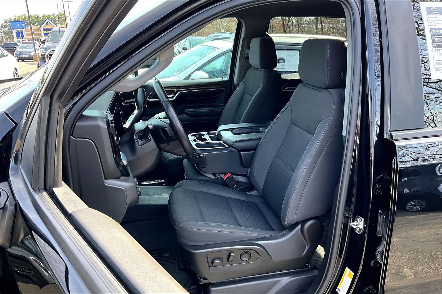 Used 2022 Chevrolet Silverado 1500 LT AWD/4WD image 9