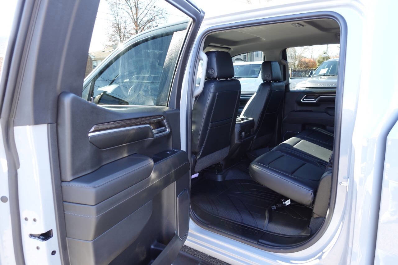 Used 2024 Chevrolet Silverado 1500 RST w/ Protection Package AWD/4WD image 17