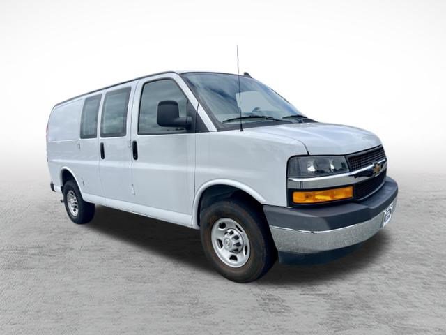 Used 2024 Chevrolet Express 2500 w/ Driver Convenience Package RWD image 3