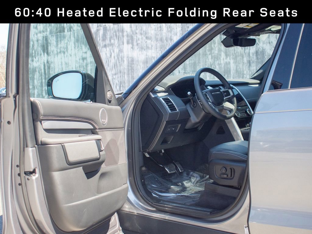 Used 2025 Land Rover Discovery Dynamic SE image 11
