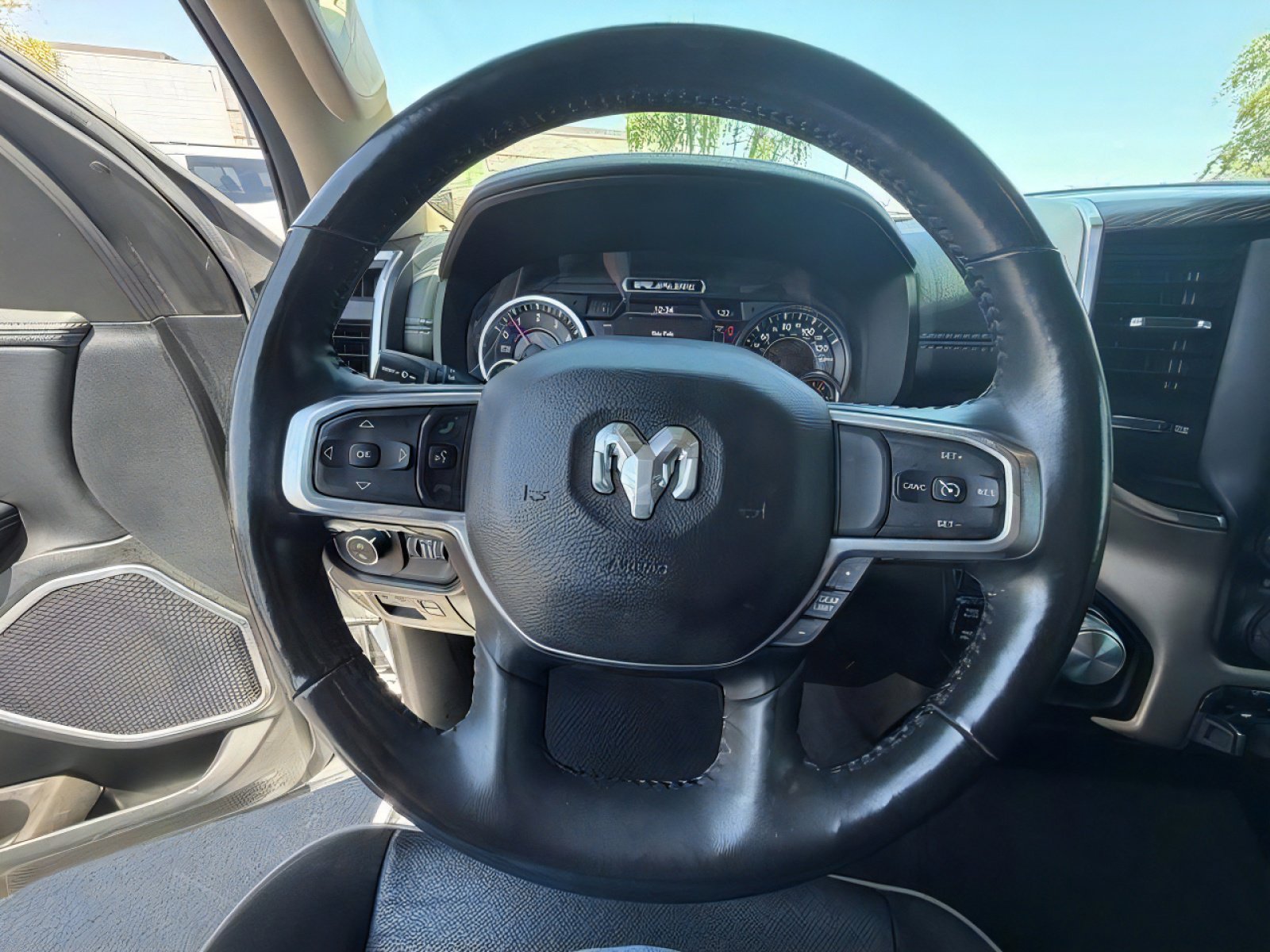 Used 2020 RAM 1500 Laramie AWD/4WD image 17