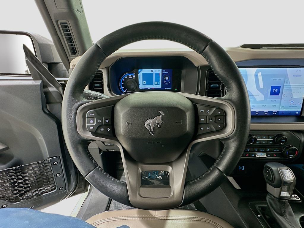 Used 2023 Ford Bronco Wildtrak image 11