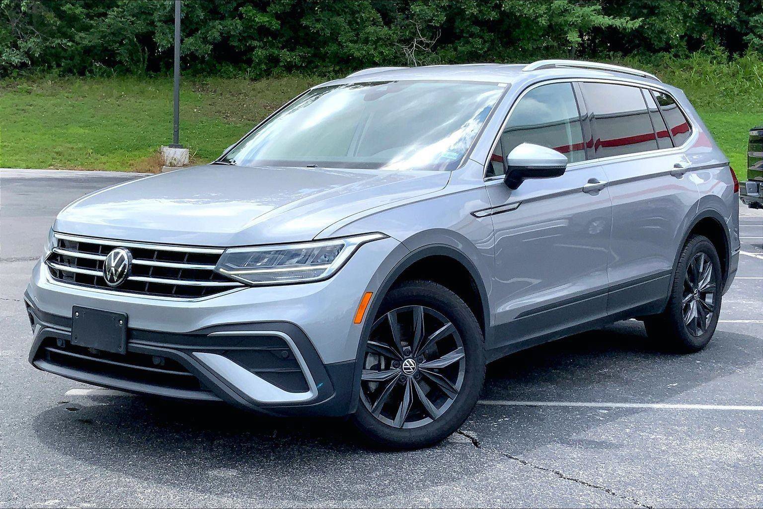 Used 2024 Volkswagen Tiguan SE