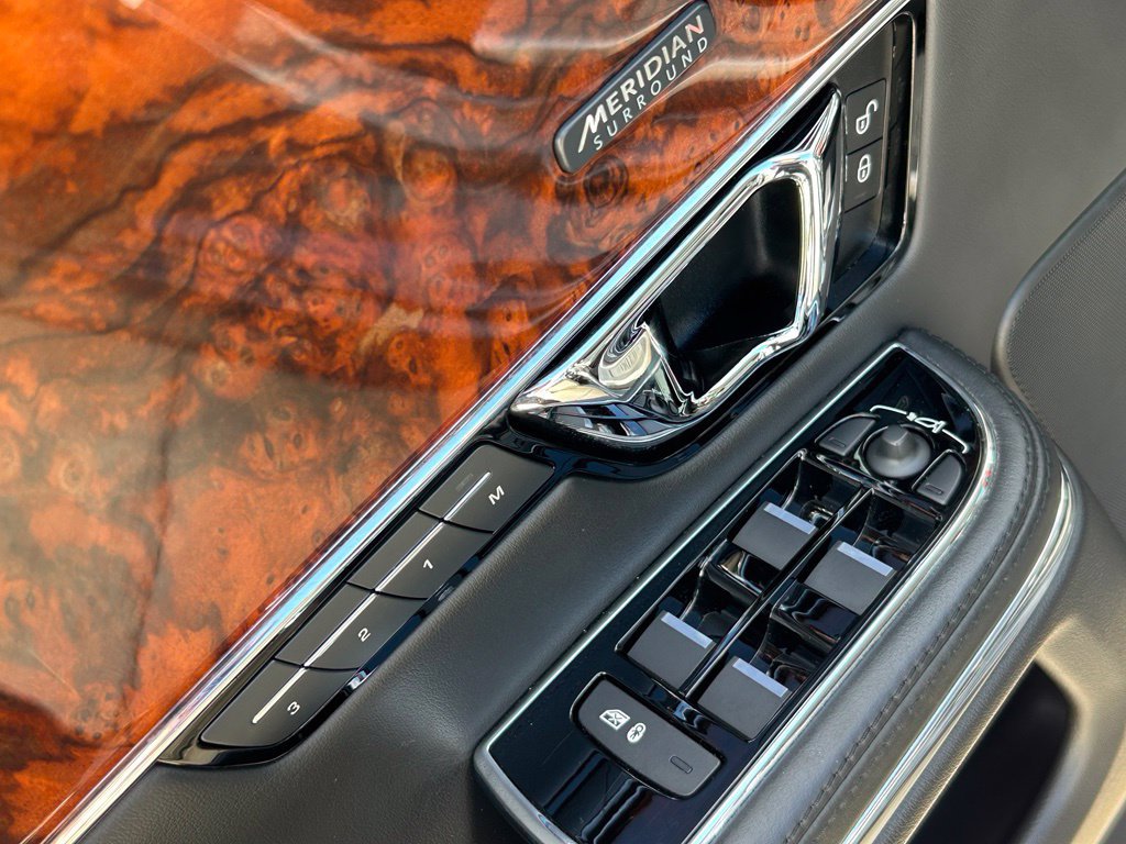 Used 2018 Jaguar XJ R-Sport RWD image 20