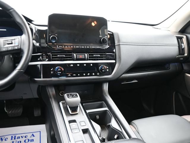 Used 2025 Nissan Pathfinder Platinum image 29
