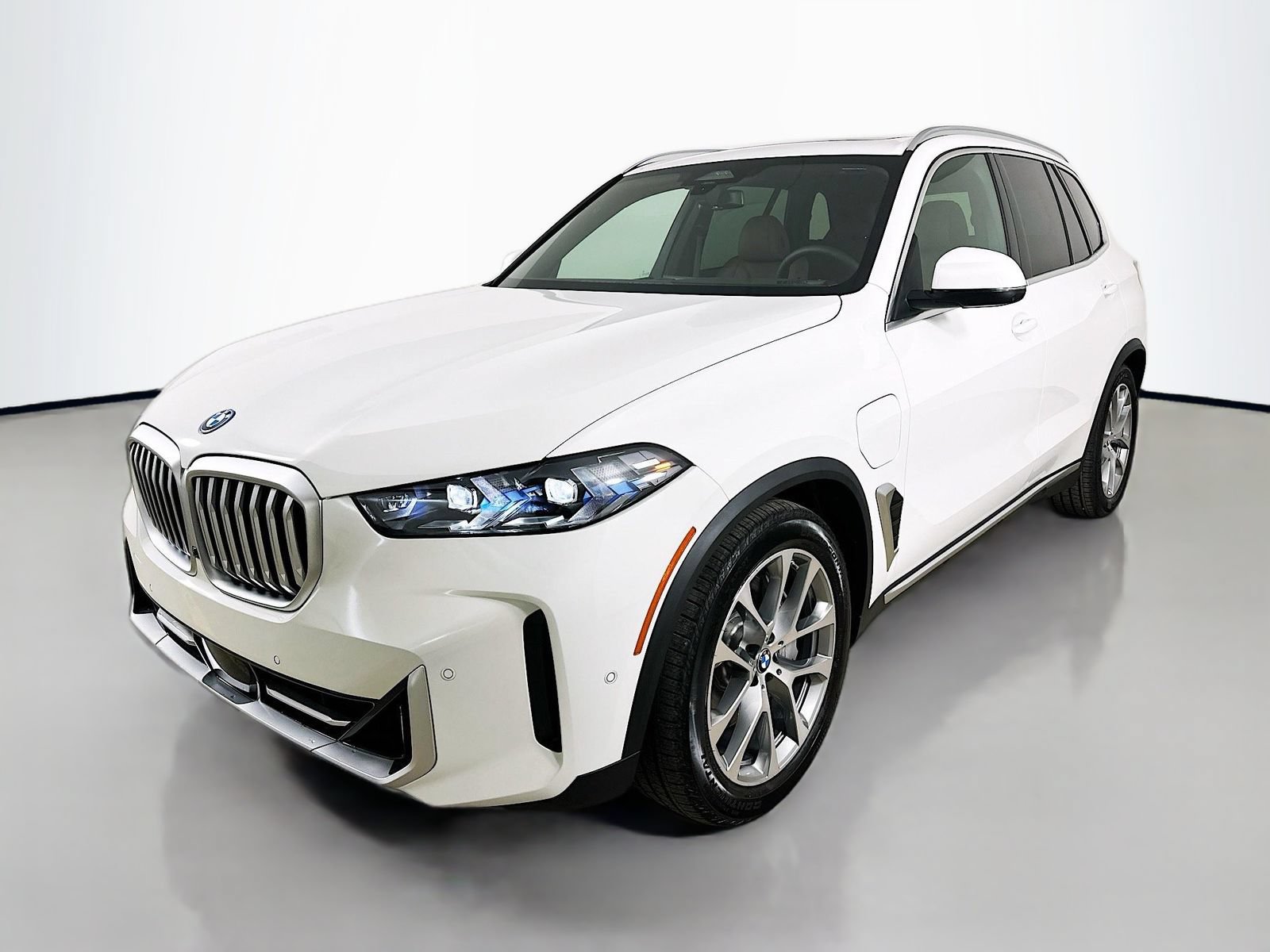 New 2026 BMW X5 xDrive50e w/ Premium Package