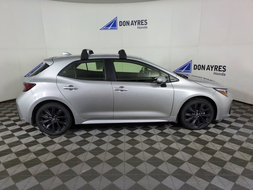 Used 2023 Toyota Corolla XSE FWD image 9