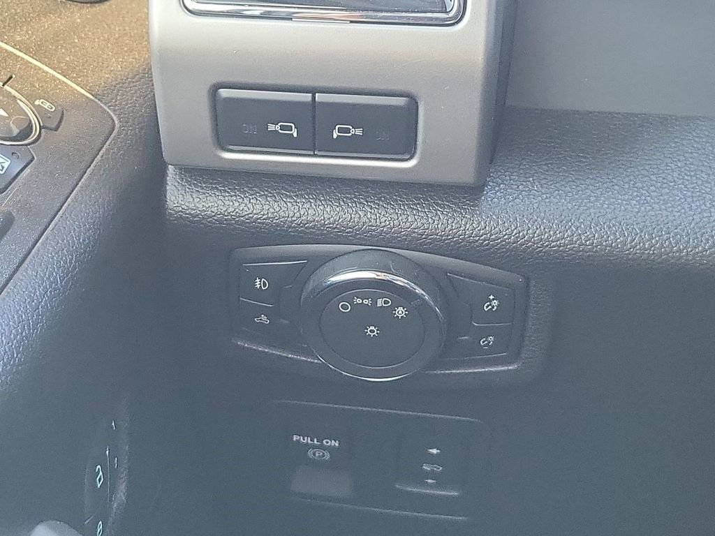 Used 2018 Ford F150 Lariat w/ Equipment Group 502A Luxury image 24