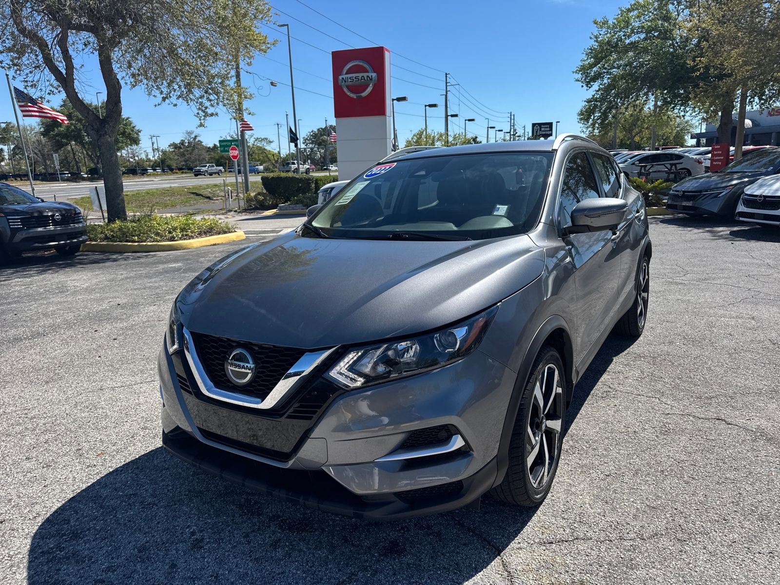 Used 2022 Nissan Rogue Sport SL image 2