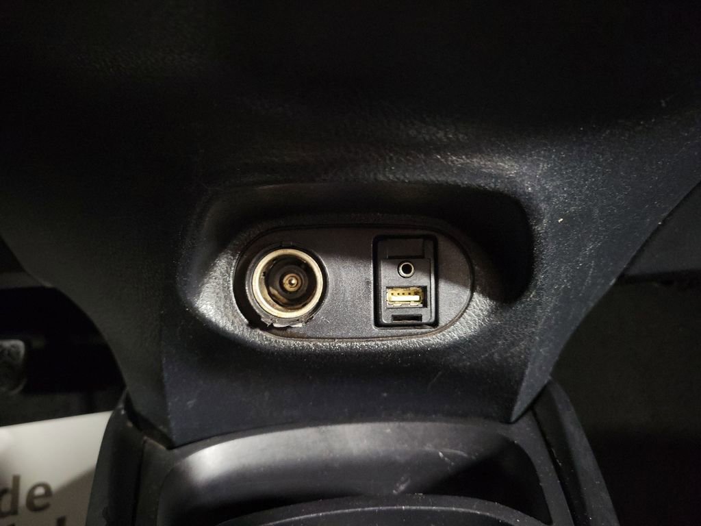 Used 2016 Toyota Yaris L image 17