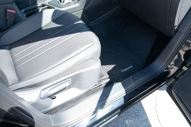 Certified 2023 Volkswagen Tiguan SE FWD image 46