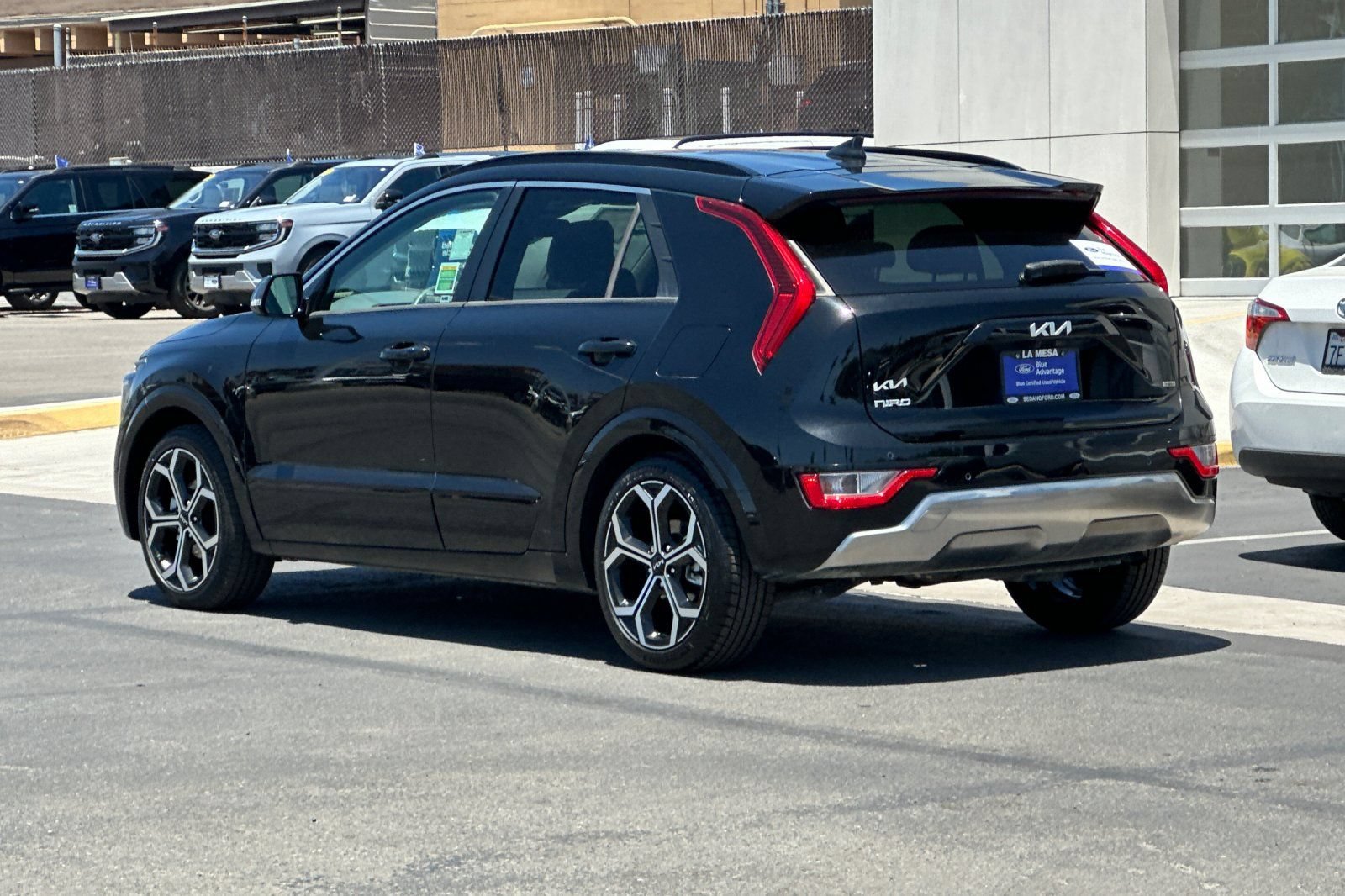 Used 2023 Kia Niro EX Touring FWD image 5