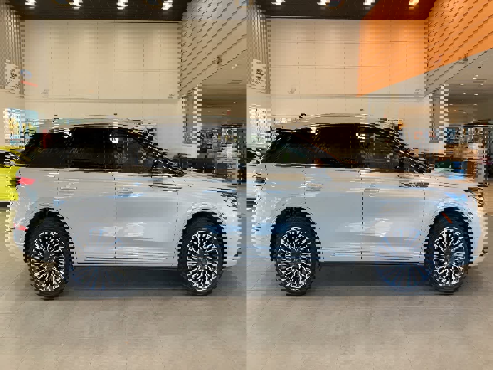 Used 2022 Lincoln Corsair Reserve w/ Equipment Group 201A image 4