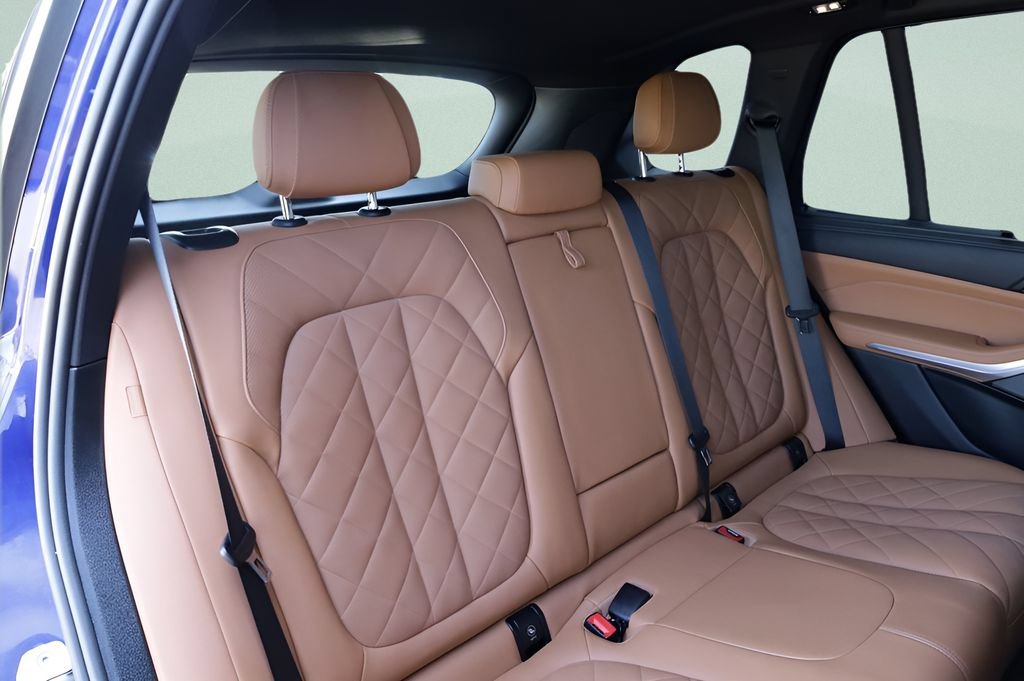 Used 2025 BMW X5 M60i AWD/4WD image 25