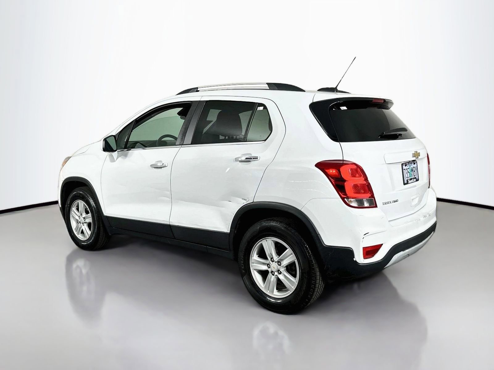 Used 2017 Chevrolet Trax LT w/ LT Convenience Package AWD/4WD image 5