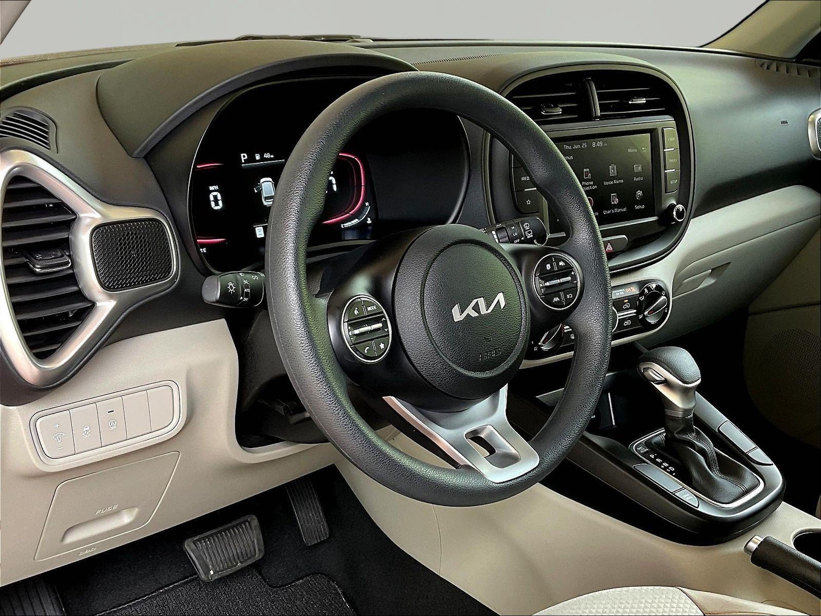 Used 2025 Kia Soul LX w/ LX Technology Package FWD image 15